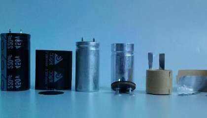 電機上的啟動電容器和運行電容器各有什么作用?